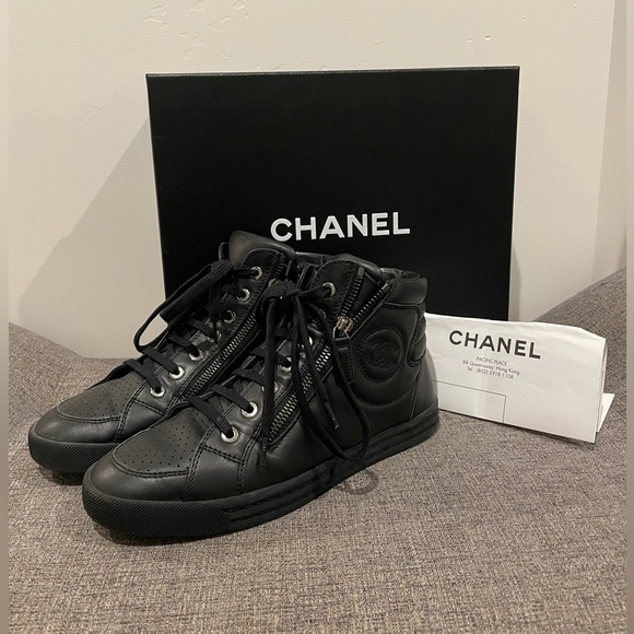 CHANEL Shoes - Chanel Lambskin Leather Sneakers, Size 36